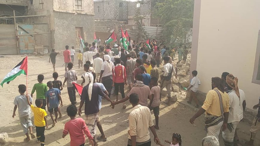 تتواصل الوقفات التضامنية مع الشعب الفلسطيني بمحافظة ابين مديرية خنفر