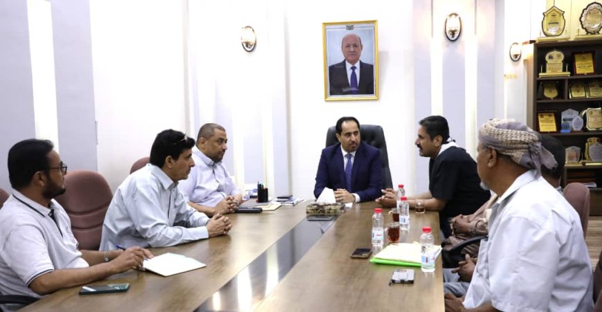 وزير الشباب والرياضة يلتقي إدارة نادي شباب أكتوبر بمحافظة شبوة