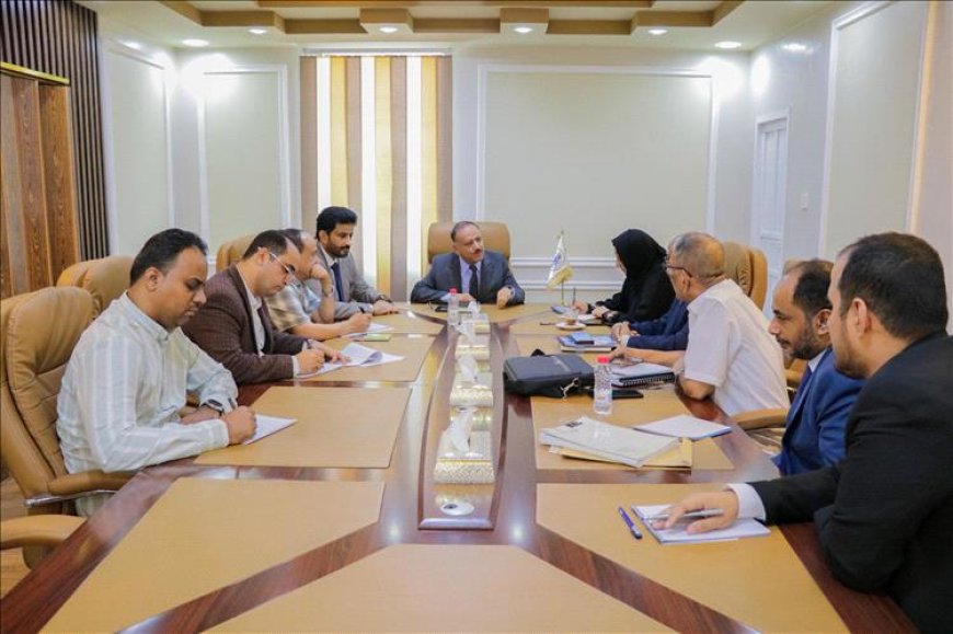 وزير النقل يترأس اجتماعًا لتسريع تنفيذ ميناء سقطرى الاستراتيجي بتمويل كويتي