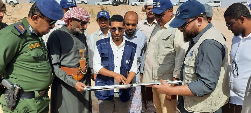 مدير عام شبام و وفد برنامج الغذاء العالمي يتفقدان مواقع مشروع "من الغذاء إلى الصمود" في المديرية