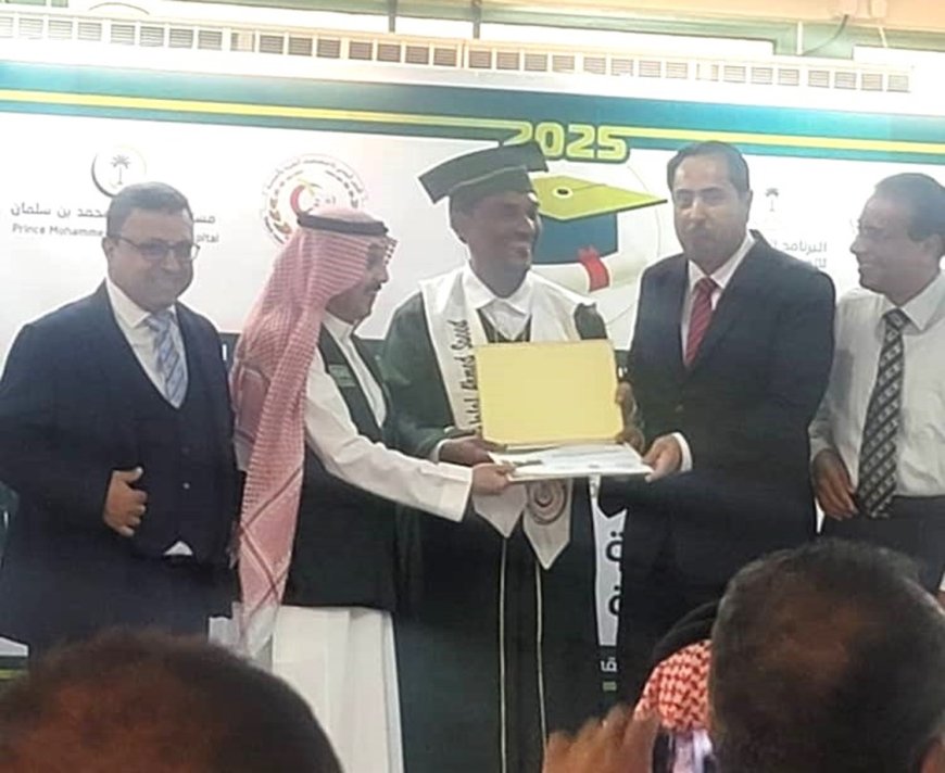 الدكتور العمودي يهنئ خريجي الدفعة الأولى من طلاب دبلوم العناية المركزة والرعاية التنفسية