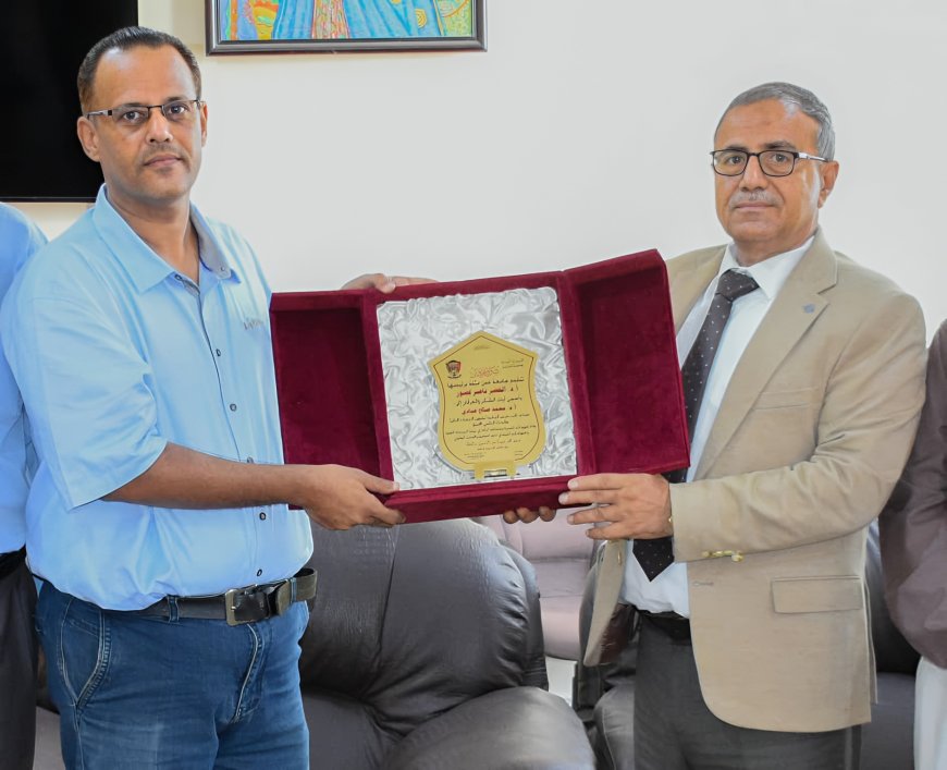 تقديرًا لجهوده في خدمة التعليم والبحث العلمي.. جامعة عدن تُكرِّم الدكتور محمد صالح عُبادي
