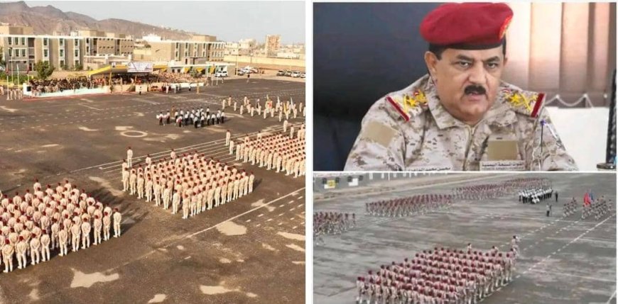 وزير الدفاع يشهد حفل تخرج الدفعة الثالثة جامعيين في الكلية الحربية بعدن