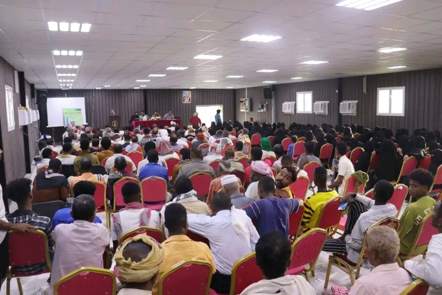 العميد المحمدي يؤكد تعزيز استقرار حضرموت ورفض الفوضى في لقاء موسع مع مراكز الانتقالي بالمكلا