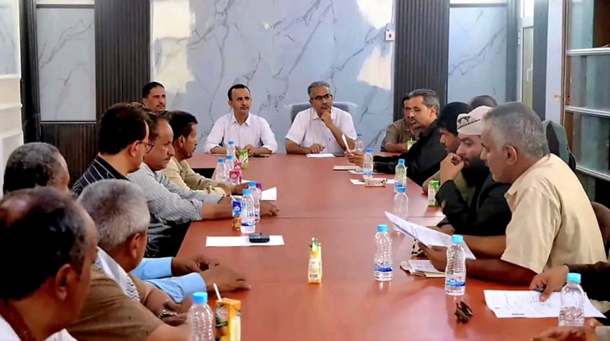 السلطة المحلية عتق تشيد بجهود المحافظ "بن الوزير" وتقر ثلاثة مشاريع ضمن برنامجها الاستثماري
