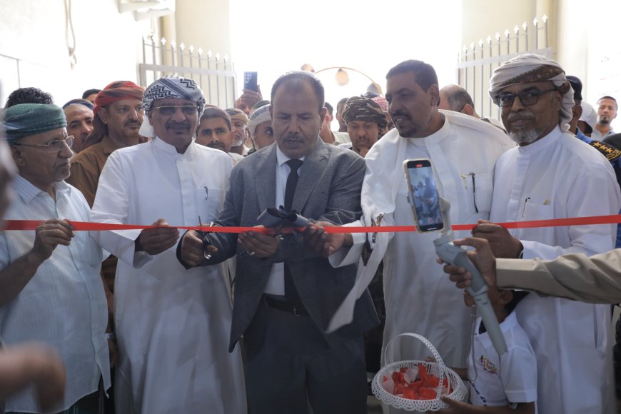الوكيل العامري يفتتح أكبر صالة تسوق في وادي حضرموت بمدينة تريم