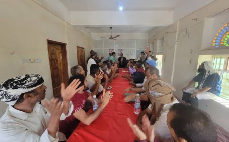 مدير عام قعطبة يجتمع مع اللجنة المجتمعية ويؤكد استمرارها في العمل