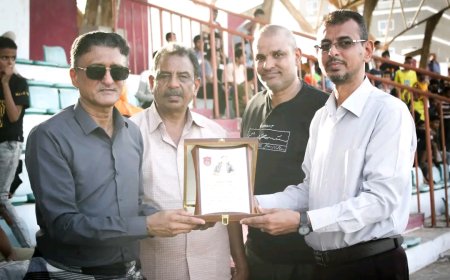 إدارة أهلي عدن تهدي ذرع تذكاري للكابتن وجدان الشاذلي