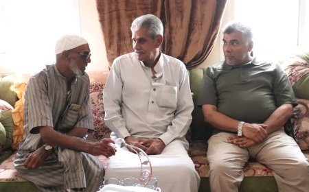 مدير الأمن والشرطة بساحل حضرموت يؤدي واجب العزاء في وفاة الإعلامي شريف أحمد بافضل