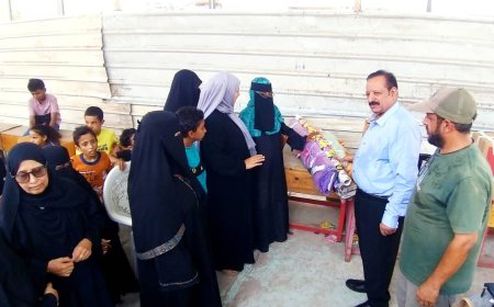 وكيل لحج اللواء البكري يدشن توزيع أقمشة وملابس اتحاد الجمعيات والمؤسسات الخيرية