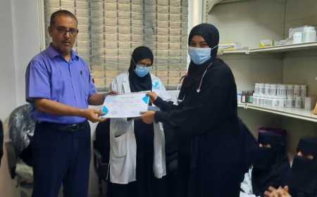 مكتب الصحة بدارسعد يكرم موظفي مركز الأمومة والطفولة تقديرًا لجهودهم في الارتقاء بالخدمات الصحية