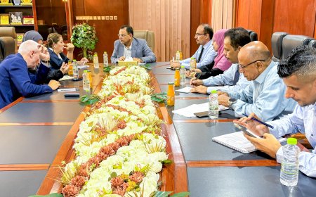 الوزير السقطري يناقش مع فريق البرنامج الإنمائي للأمم المتحدة مستوى تنفيذ مشروع إعادة تأهيل الميناء السمكي في عدن ومشروع تنمية مصائد الأسماك