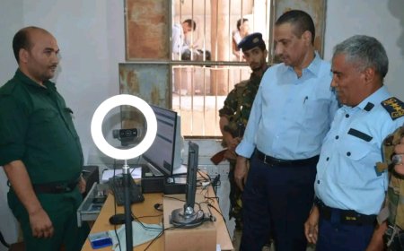 مدير عام شرطة تعز يزور فرع الأحوال المدنية بمديرية التعزية ويشيد بالخدمات الرقمية المقدمة