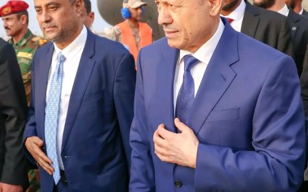 رئيس الوزراء يؤكد حرص الحكومة على احتواء التدهور الاقتصادي والخدمي وتخفيف المعاناة المعيشية للمواطنين