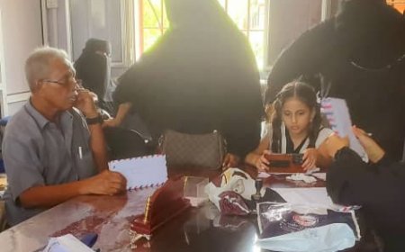 اجتماع لإدارة محو الأمية بعدن لمناقشة بعض الخطوات لتطوير العمل وتوزيع مكافآت مالية رمزية للإدارات والتوجيه والخدمات قبل عيد الأضحى