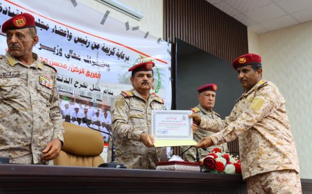 وزير الدفاع يشهد حفل تخرج الدفعة الأولى أطباء جامعيين من مدرسة جندوح