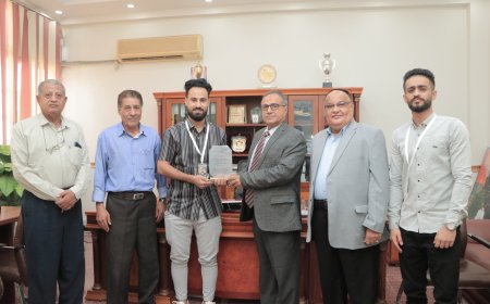 مؤسسة "إبذار" تكرّم رئيس جامعة عدن بمناسبة الذكرى الثامنة لتأسيسها