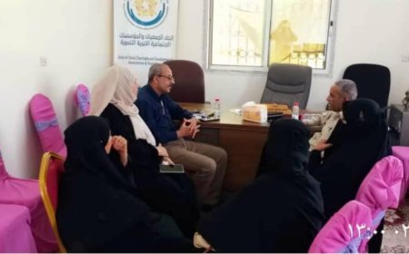 مدير عام الشؤون الاجتماعية والعمل في أبين يزور مقر إتحاد الجمعيات والمؤسسات الخيرية بالعاصمة عدن لبحث سبل التعاون المشترك