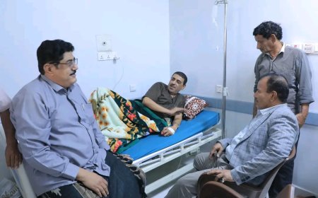 الوكيل العامري يطمئن على صحة الأستاذ سليمان كشميم