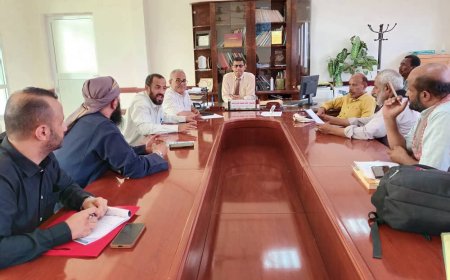 مدير عام مكتب الصحة العامة والسكان بلحج يترأس اجتماع تشكيل اتحاد للمنشآت الصحية الخاصة