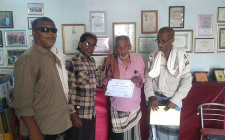 ملتقى أبناء زنجبار يكرّم الفنان التشكيلي أشيد الحافرة تقديرًا لإبداعاته