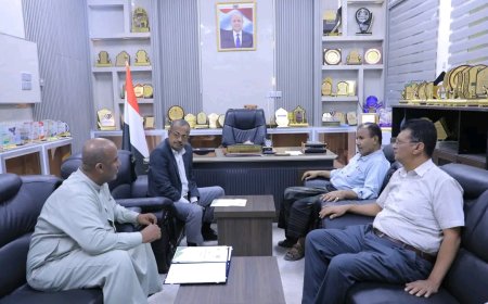 الوكيل العامري يوقع اتفاقية تشغيل مركز المريسي لتنمية المجتمع بمدينة تريم