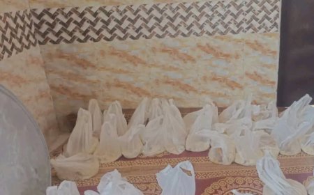 انتقالي حضرموت يوزع وجبات الإفطار على الأسر الفقيرة في أرياف المكلا لصيام يوم عرفة