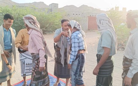 رئيس تنفيذية انتقالي أبين يؤدي صلاة عيد الأضحى المبارك مع جموع المصلين