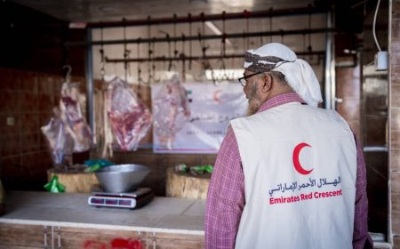 هيئة الهلال الأحمر الإماراتي تدشن توزيع أضاحي العيد على الأسر الاشد فقرا في محافضتي عدن ولحج