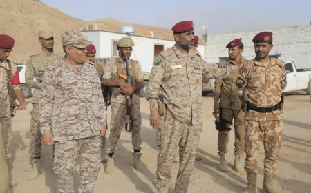 قائد محور الغيضة يؤدي صلاة عيد الأضحى مع القادة العسكريين والمقاتلين