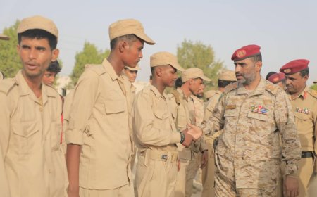 في ثاني أيام العيد.. قائد محور الغيضة يعايد الأبطال في المواقع الأمامية ويشدّد على الجاهزية القتالية