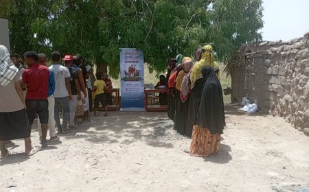 توزيع لحوم الأضاحي على الأسر الأشد احتياجًا بدعم من الهلال الأحمر القطري