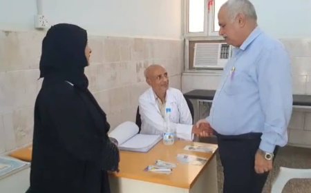 مدير عام صحة عدن يقوم بزيارة عيدية للمستشفيات والمرافق الصحية بالمعلا