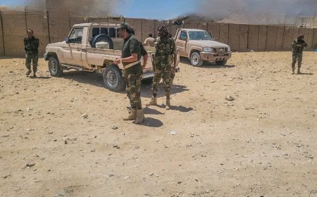 نائب القائد العام لقوات دفاع شبوة العميد فوزي حسين السعدي يقوم بزيارات عيدية وتفقدية للنقاط الأمنية ومواقع الوحدات المنتشرة على خط العبر