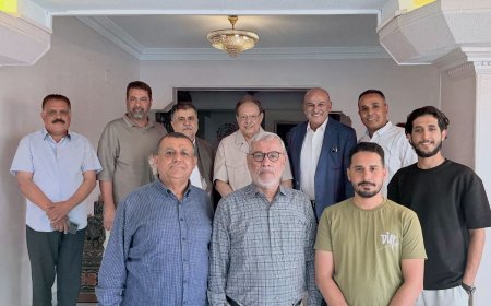 الرئيس علي ناصر محمد يستقبل عددًا من الشخصيات العربية واليمنية بمناسبة عيد الأضحى المبارك