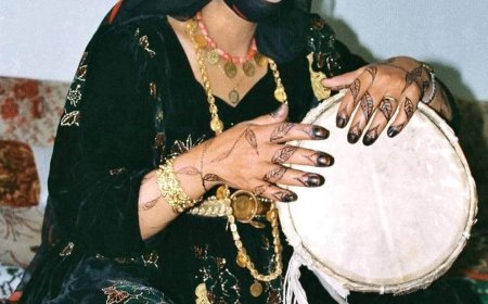 وفاة الفنانة اليمنية “تقية الطويلية”.. رائدة الفن الشعبي وملكة الغناء النسائي في اليمن