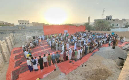 قبيلة آل بن عباد الكندي تحتفي بعوادها السنوي وتُكرم حفاظ كتاب الله والمتميزين في التحصيل العلمي في كافة المراحل الدراسية في الغرفة بابكر
