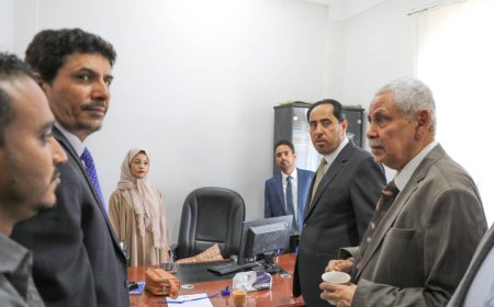 البكري يتفقد سير العمل في مكاتب وإدارات ديوان عام الوزارة بعدن  إعلام الوزارة