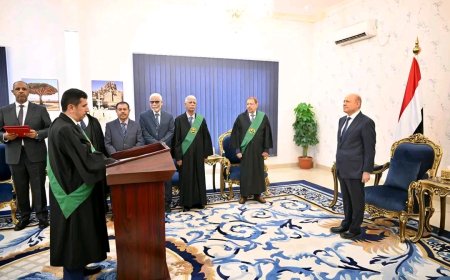 القضاة المعينون بالمحكمة العليا يؤدون اليمين القانونية أمام رئيس مجلس القيادة الرئاسي