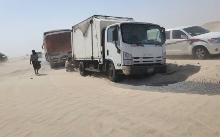 مدير عام رضوم يوجه بفتح طريق عرقة ويناشد صندوق صيانة الطرق لإزالة الرمال المتحركة بالخط الدولي