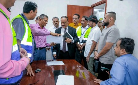 وزير النقل يتفقد سير العمل بميناء الحاويات ومستوى الانضباط الوظيفي عقب إجازة عيد الأضحى المبارك