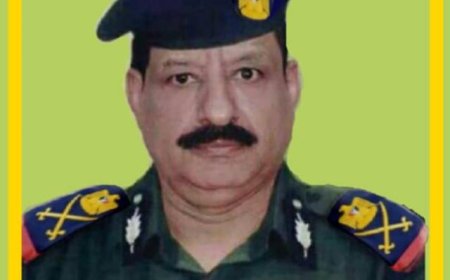 اللواء الركن صالح البكري يعزي صالح محمد عبده الحبيشي بوفاة والده