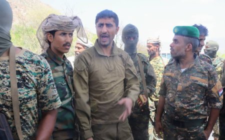 قائد حزام المنطقة الوسطى "عبدالله أبو عرب" يزور جبهة ثرة ويشيد بصمود أبطال المقاومة الجنوبية