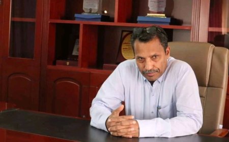 محافظ أبين يعزي مدير عام مكتب الضرائب بالمحافظة في وفاة أخيه