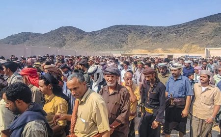 قيادة السلطة المحلية والأمنية بشبوة تتقدم مشيّعي الشهيد حسين الهرش الخليفي وتستنكر الجريمة النكراء