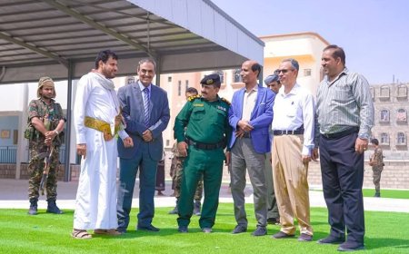 الأمين العام ومدير عام شرطة شبوة يتفقدان مستوى الإنجاز في مشروعي مدرسة الأوائل وروضة الأطفال بمدينة عتق