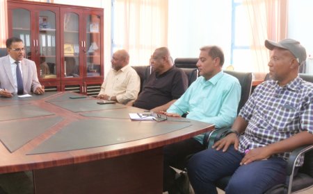 الأمين العام لمحلي حضرموت يلتقي قيادة فرع اتحاد كرة القدم ويطّلع على التحضيرات للدورة الآسيوية للمدربين وبطولة كأس حضرموت التاسعة 