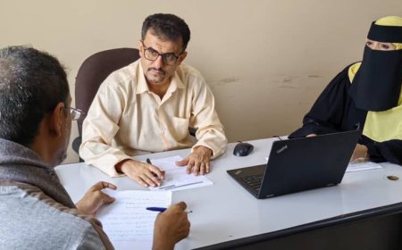 مكتب الإعلام بلحج يناقش تكثيف العمل الإعلامي بالمديريات ويوجه التفاعل مع التثقيف الصحي بشأن مخاطر الحميات