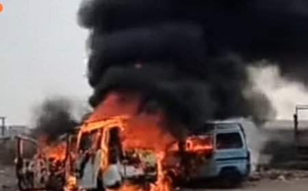 النيران تلتهم باصين يعملان بالغاز في عدن