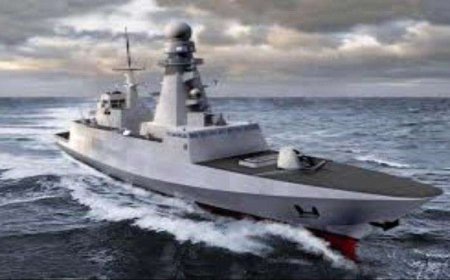 فرقاطة إيطالية تتصدى لتهديدات الحوثي وتؤمن سفينة تجارية في البحر الأحمر